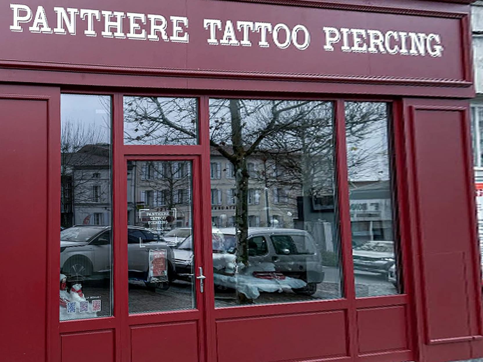 La façade du salon Panthère Tattoo, 28 boulevard Gambetta à Barbezieux — le cabinet de Yuliia s'y trouve