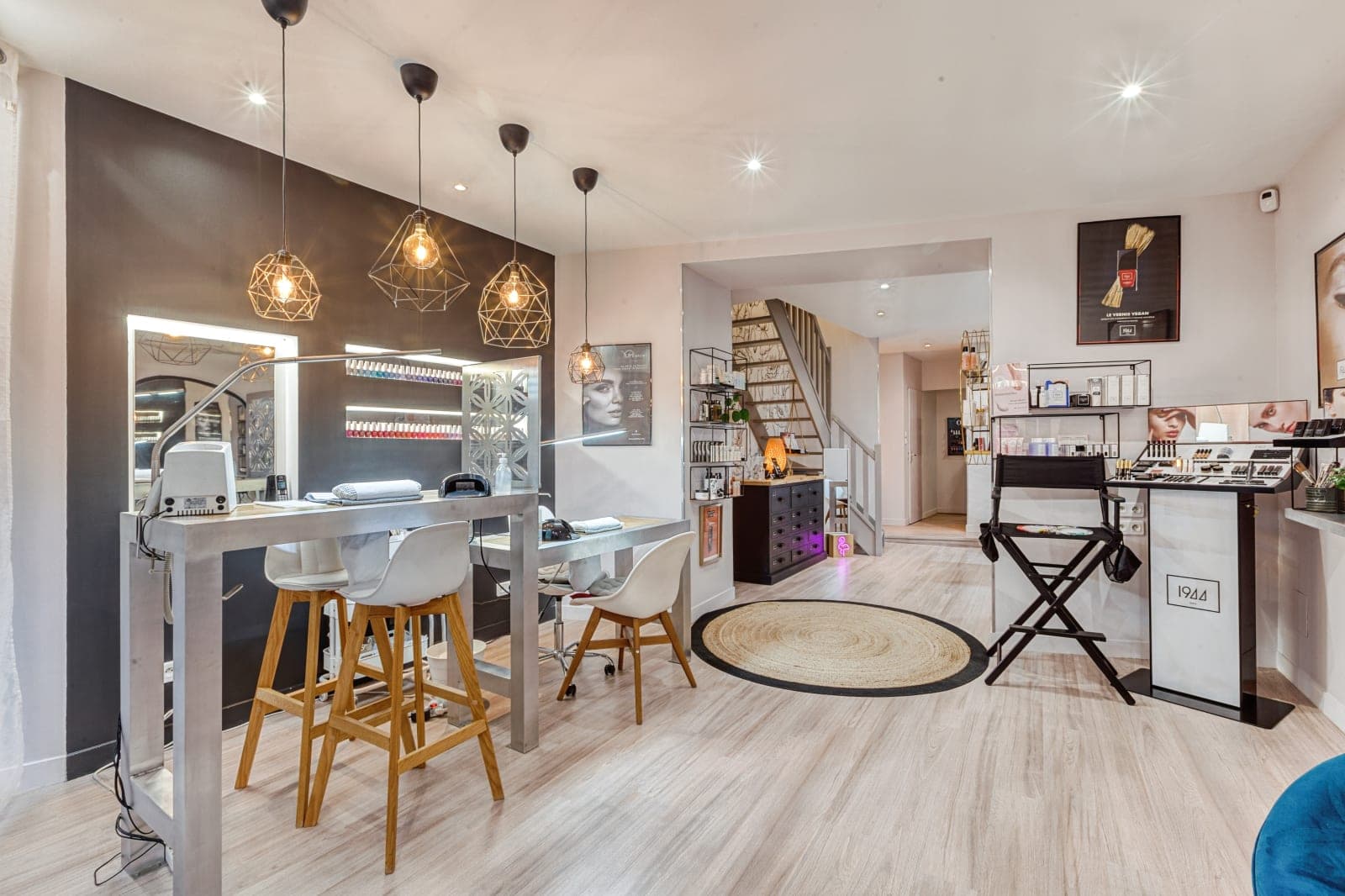 L'intérieur du salon Bio'T à Barbezieux — espace lumineux et soigné